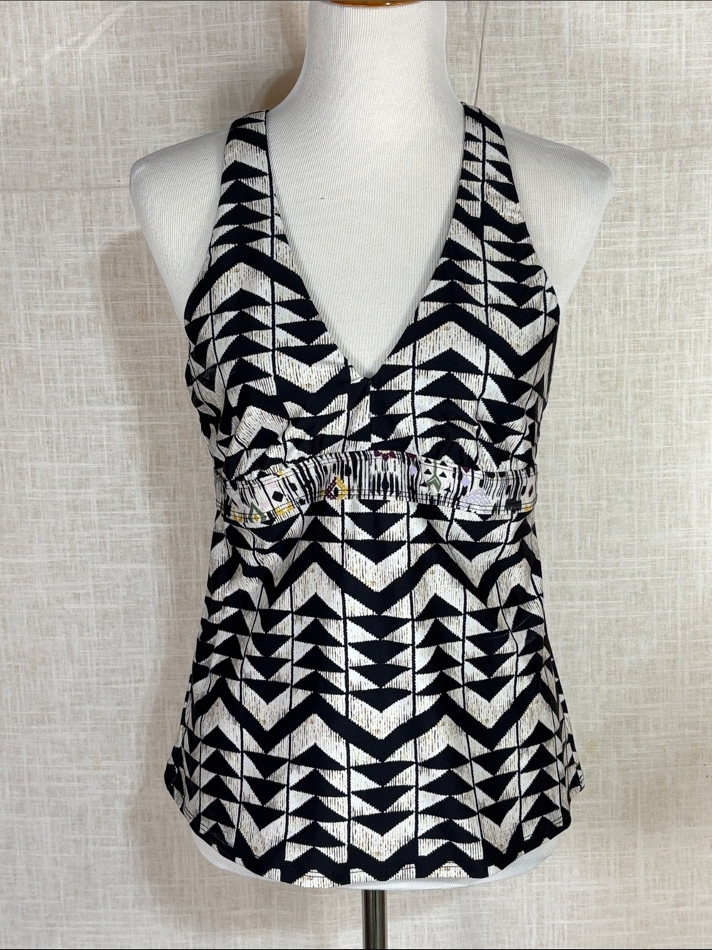 Title Nine tankini top - black and white geometric pattern!